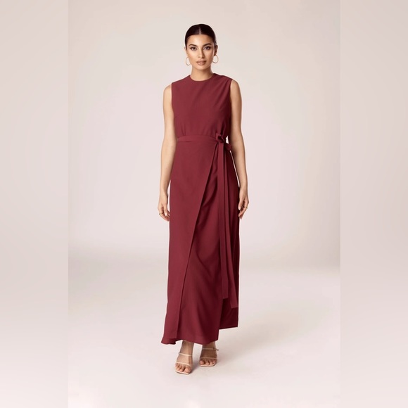 Noora Textured Three Piece Abaya Set XXS - Ruby Red - Picture 3 of 6